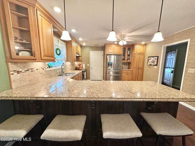 515 Fairway Drive W, Sunset Beach, NC 28468