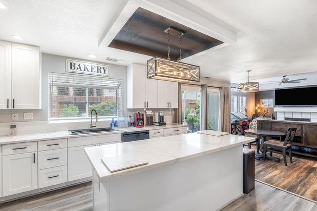8526 Thornbury Dr, Antelope, CA 95843