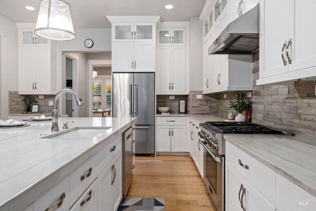 1102 N Lionbridge Ave, Eagle, ID 83616