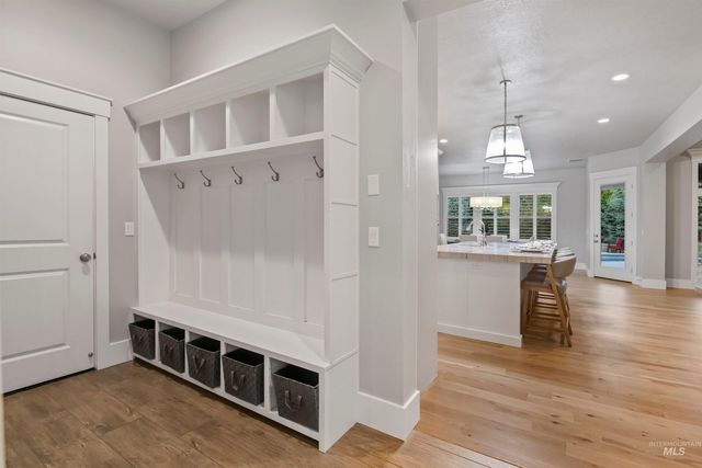 1102 N Lionbridge Ave, Eagle, ID 83616
