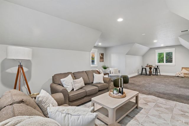 1102 N Lionbridge Ave, Eagle, ID 83616