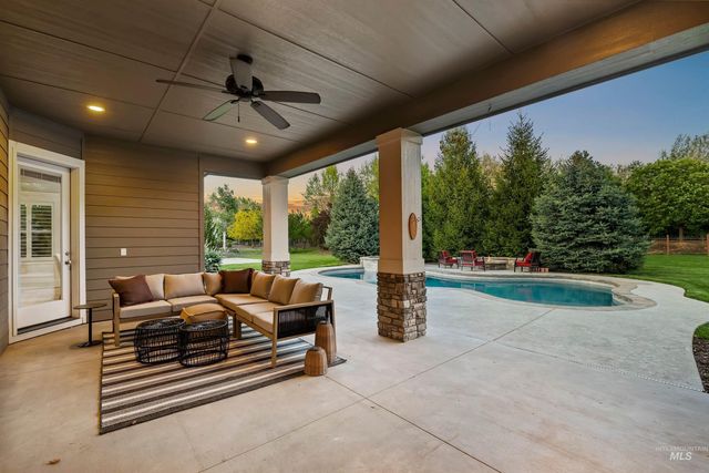 1102 N Lionbridge Ave, Eagle, ID 83616