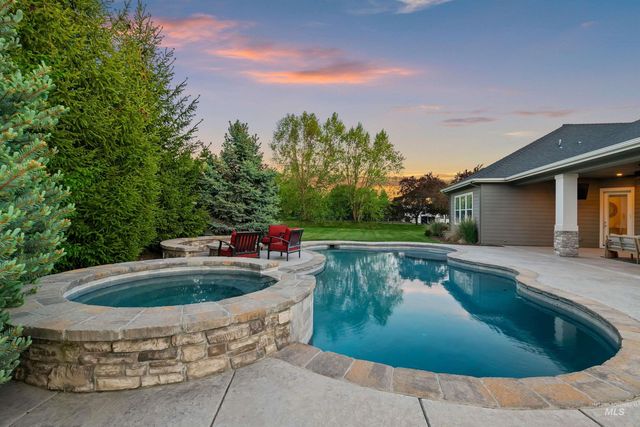1102 N Lionbridge Ave, Eagle, ID 83616