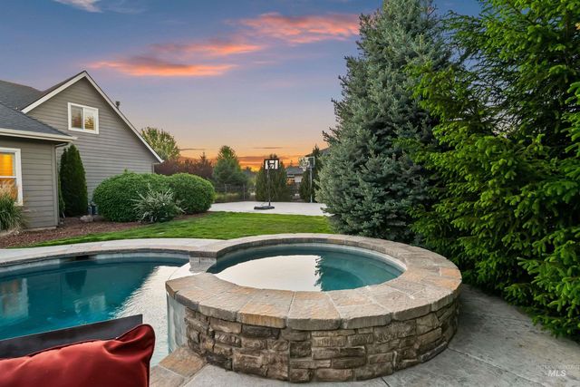 1102 N Lionbridge Ave, Eagle, ID 83616