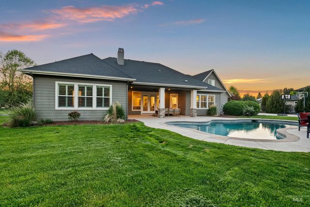 1102 N Lionbridge Ave, Eagle, ID 83616