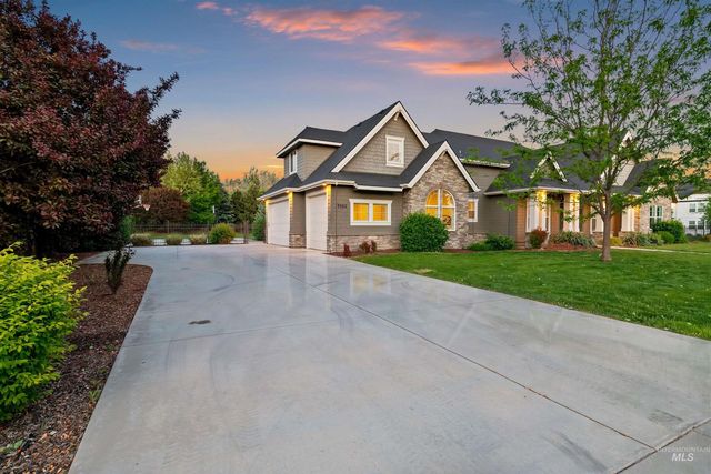 1102 N Lionbridge Ave, Eagle, ID 83616