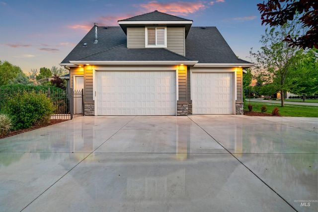 1102 N Lionbridge Ave, Eagle, ID 83616