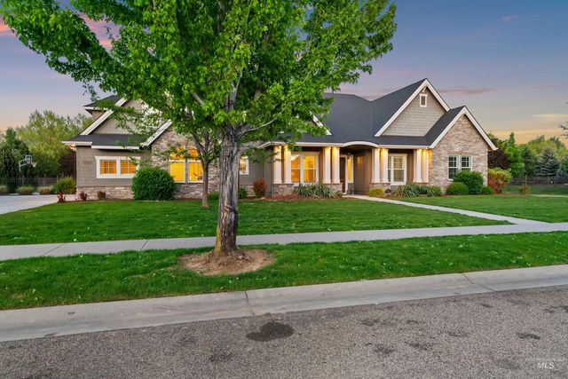 1102 N Lionbridge Ave, Eagle, ID 83616
