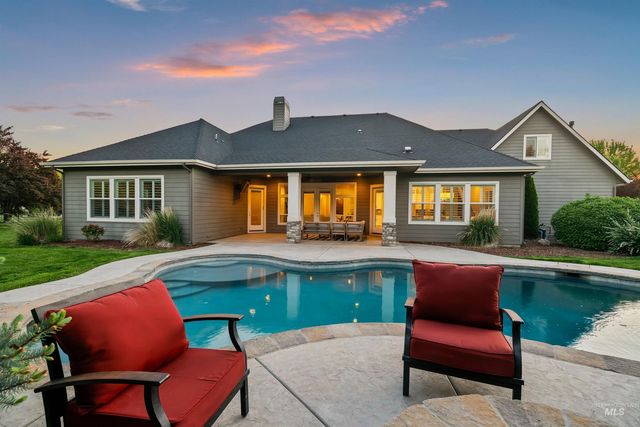 1102 N Lionbridge Ave, Eagle, ID 83616