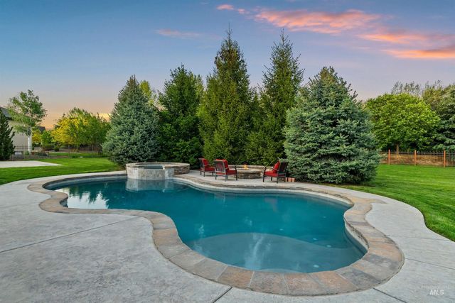 1102 N Lionbridge Ave, Eagle, ID 83616