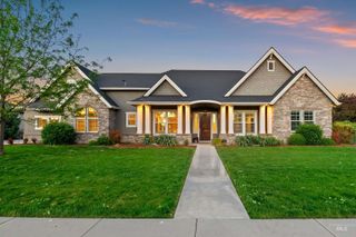 1102 N Lionbridge Ave, Eagle, ID 83616