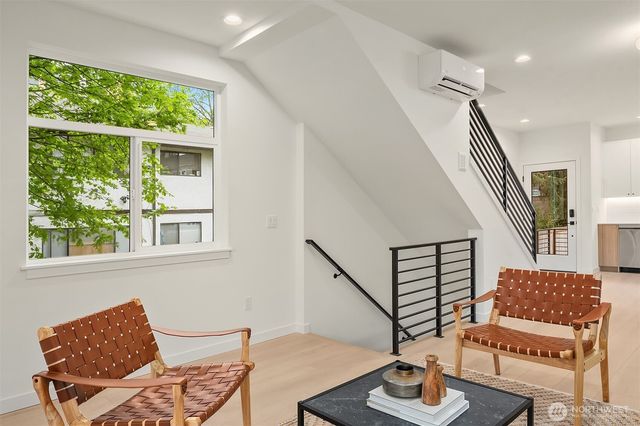 10835 11th Avenue NE, Seattle, WA 98125