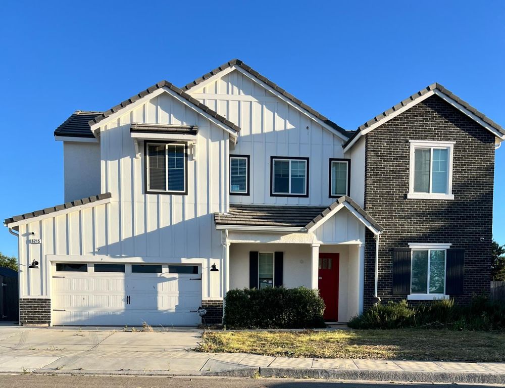 6215 E Flint Way, Fresno, CA 93727