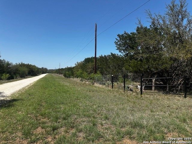 698 N Kahn, Rio Frio, TX 78879