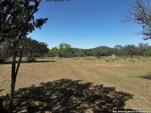 698 N Kahn, Rio Frio, TX 78879
