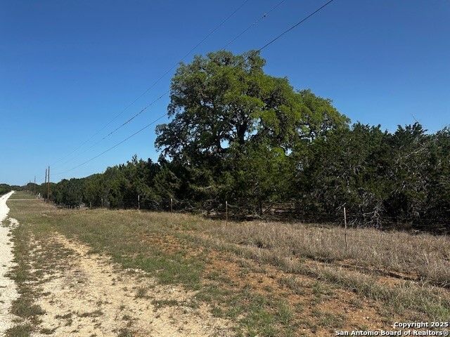 698 N Kahn, Rio Frio, TX 78879