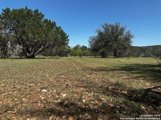 698 N Kahn, Rio Frio, TX 78879