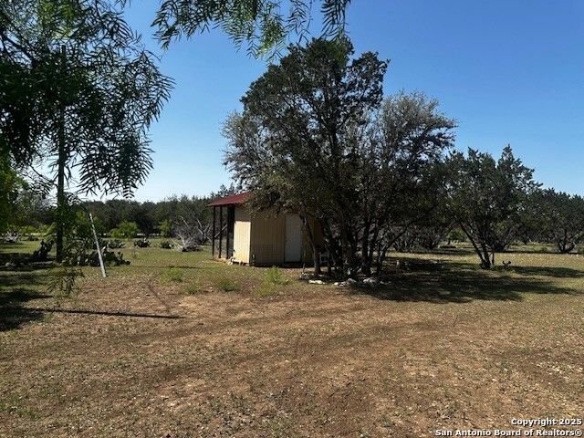 698 N Kahn, Rio Frio, TX 78879