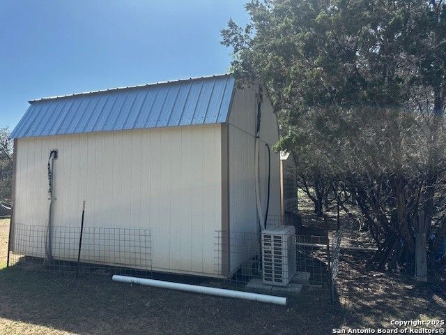 698 N Kahn, Rio Frio, TX 78879