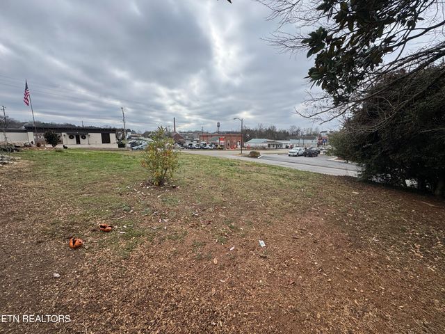 601 E Broadway St, Lenoir City, TN 37771