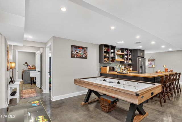 141 Queensgate, Bristol, TN 37620