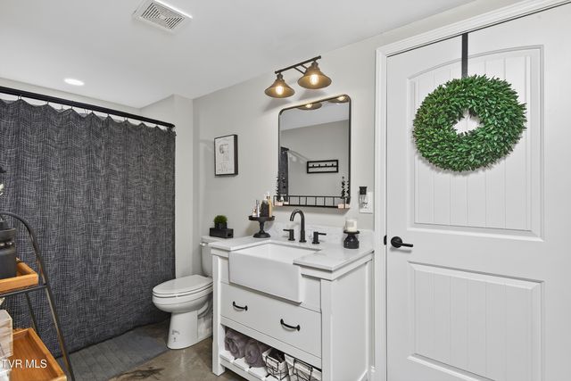 141 Queensgate, Bristol, TN 37620