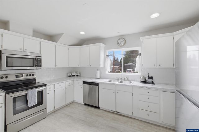 395 22nd St SE, Salem, OR 97301