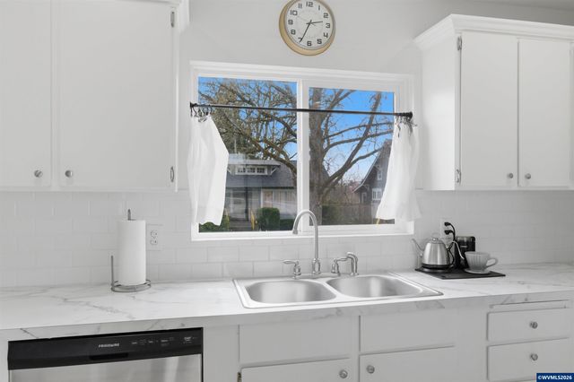 395 22nd St SE, Salem, OR 97301