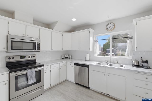 395 22nd St SE, Salem, OR 97301