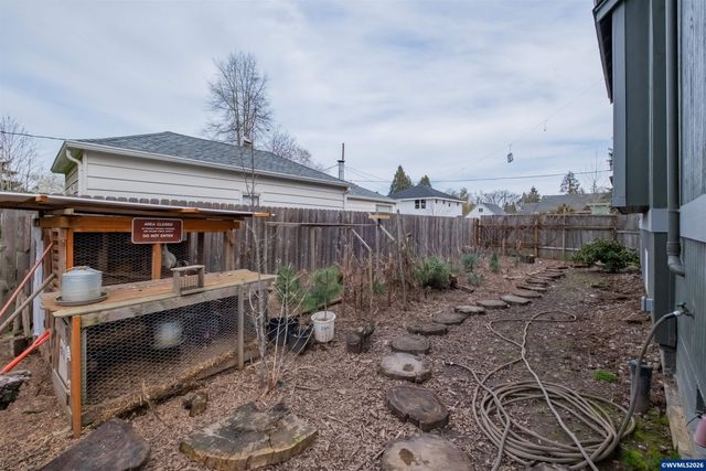 395 22nd St SE, Salem, OR 97301