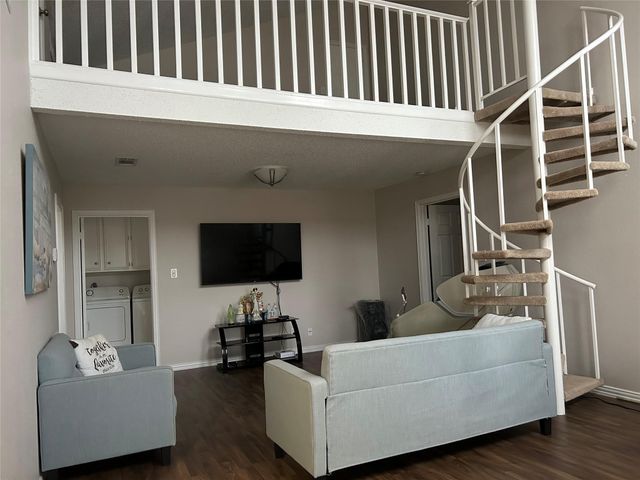 306 Isles End Road, Tiki Island, TX 77554