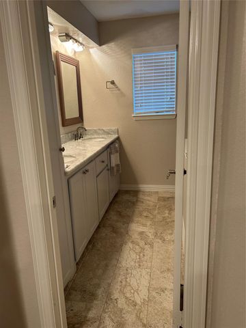 306 Isles End Road, Tiki Island, TX 77554