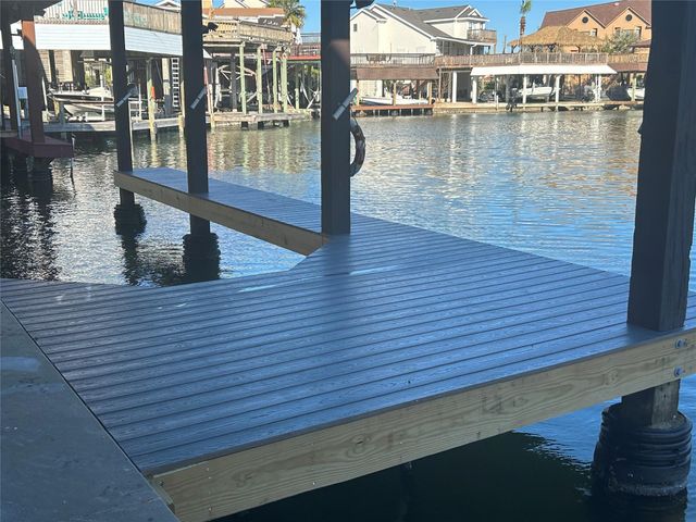 306 Isles End Road, Tiki Island, TX 77554