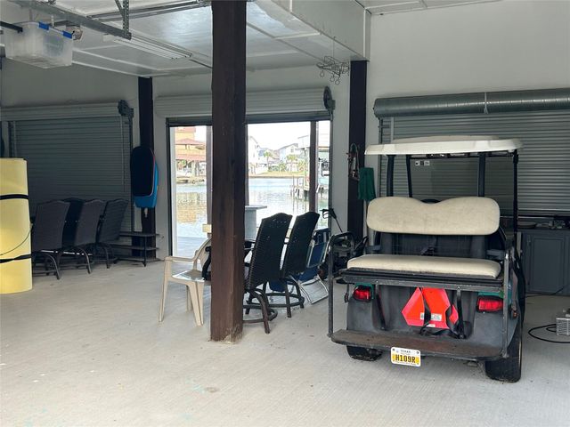 306 Isles End Road, Tiki Island, TX 77554