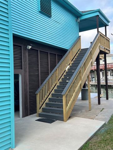 306 Isles End Road, Tiki Island, TX 77554