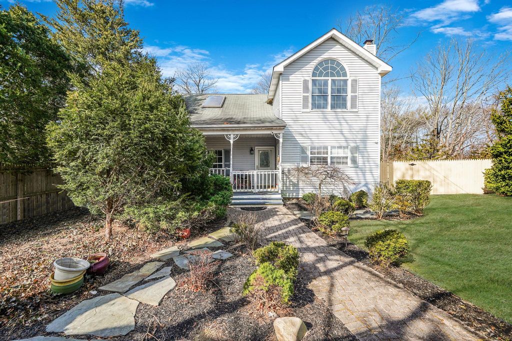 354 Lincoln Avenue, Sayville, NY 11782
