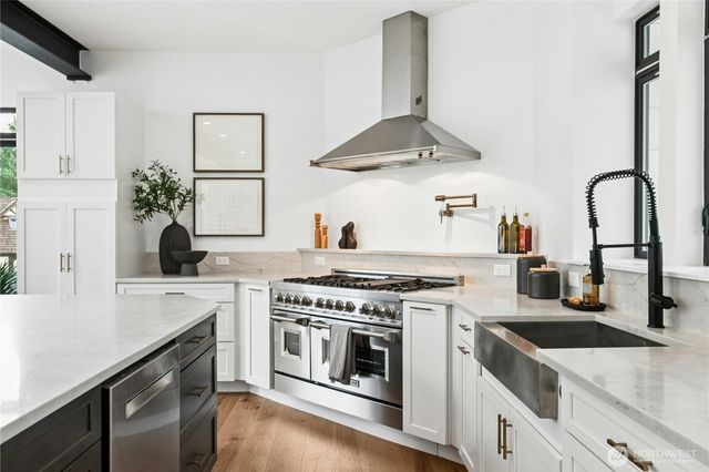 2115 Squak Mountain Loop SW, Issaquah, WA 98027