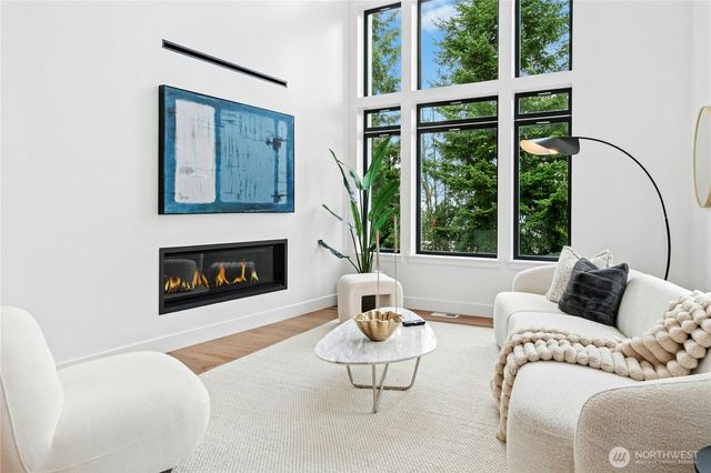 2115 Squak Mountain Loop SW, Issaquah, WA 98027