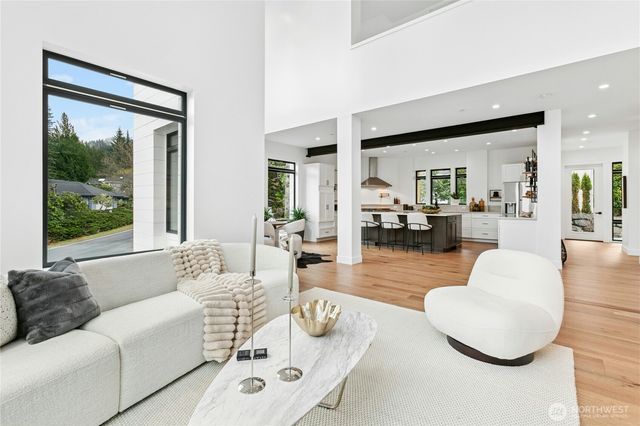 2115 Squak Mountain Loop SW, Issaquah, WA 98027