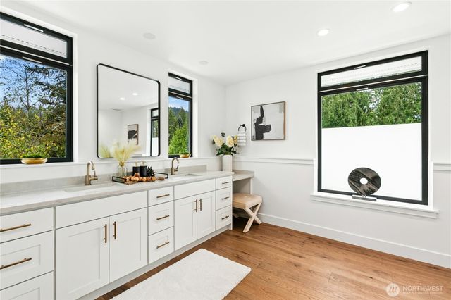 2115 Squak Mountain Loop SW, Issaquah, WA 98027