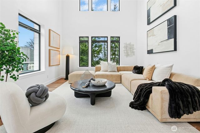 2115 Squak Mountain Loop SW, Issaquah, WA 98027