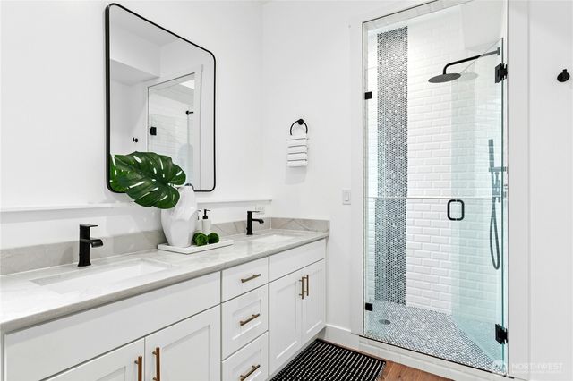 2115 Squak Mountain Loop SW, Issaquah, WA 98027