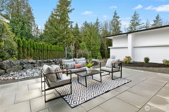 2115 Squak Mountain Loop SW, Issaquah, WA 98027