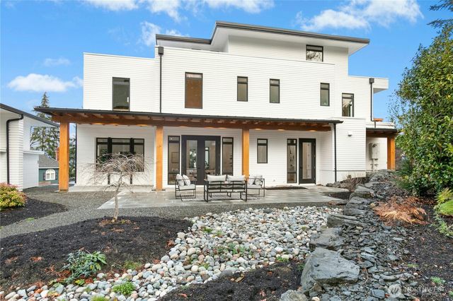 2115 Squak Mountain Loop SW, Issaquah, WA 98027