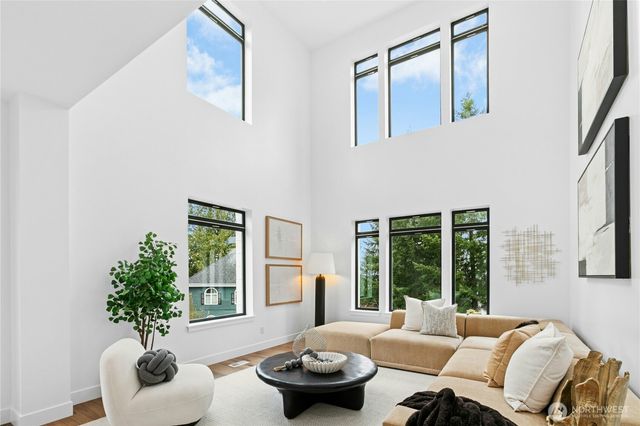 2115 Squak Mountain Loop SW, Issaquah, WA 98027