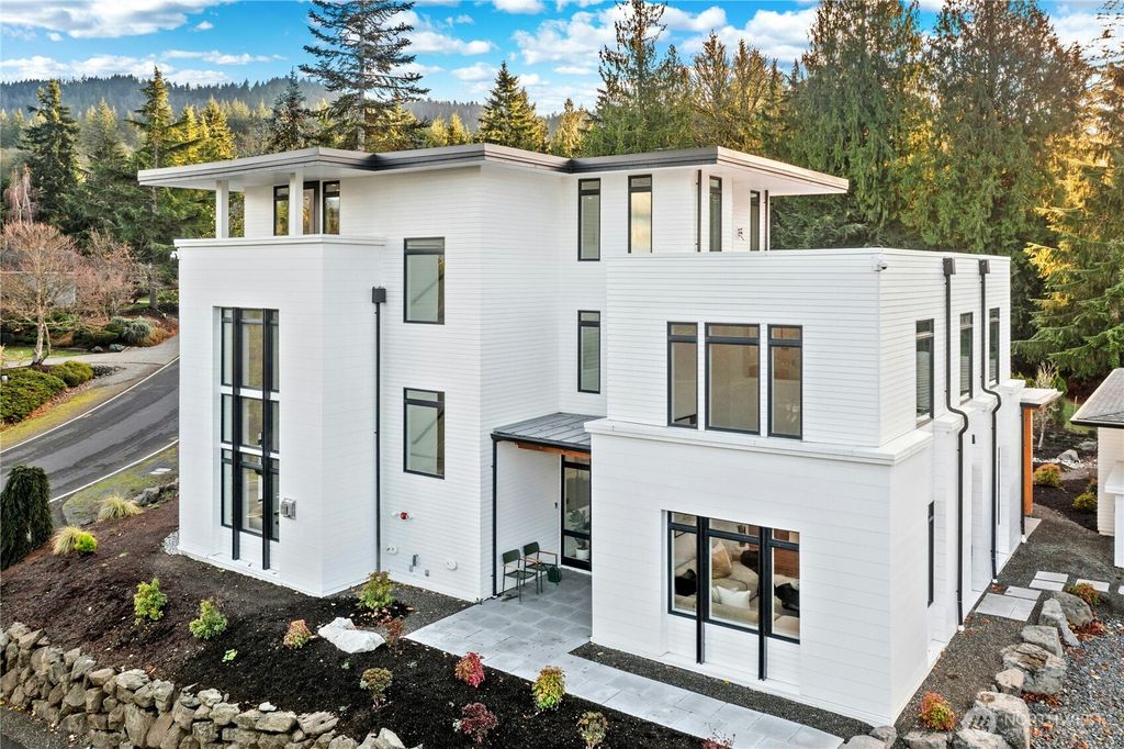 2115 Squak Mountain Loop SW, Issaquah, WA 98027