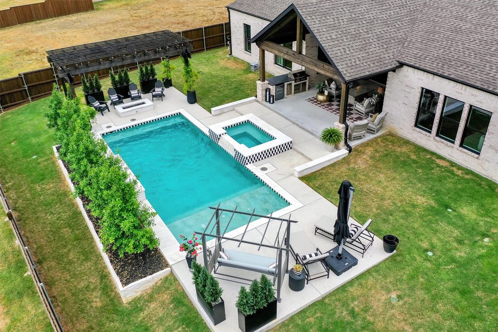 2702 Stonecrest Drive, Sherman, TX 75092