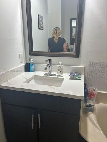 948 NW Phoenix Way, Weston, FL 33327