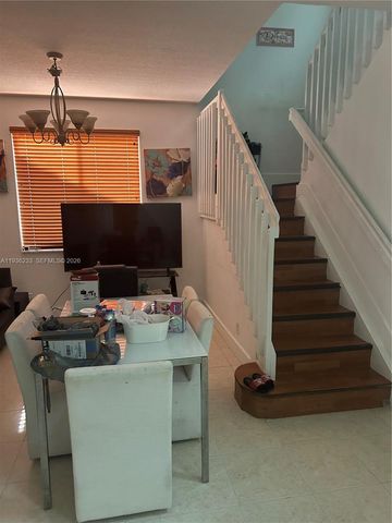 948 NW Phoenix Way, Weston, FL 33327