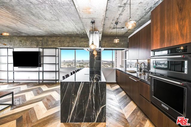 1155 N La Cienega Boulevard 706, West Hollywood, CA 90069